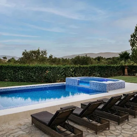 Paradise לגאנאס