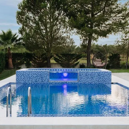 Villa Paradise *