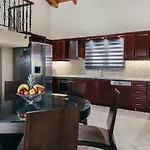 Paradise فيلة