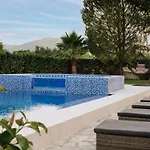 فيلة Paradise